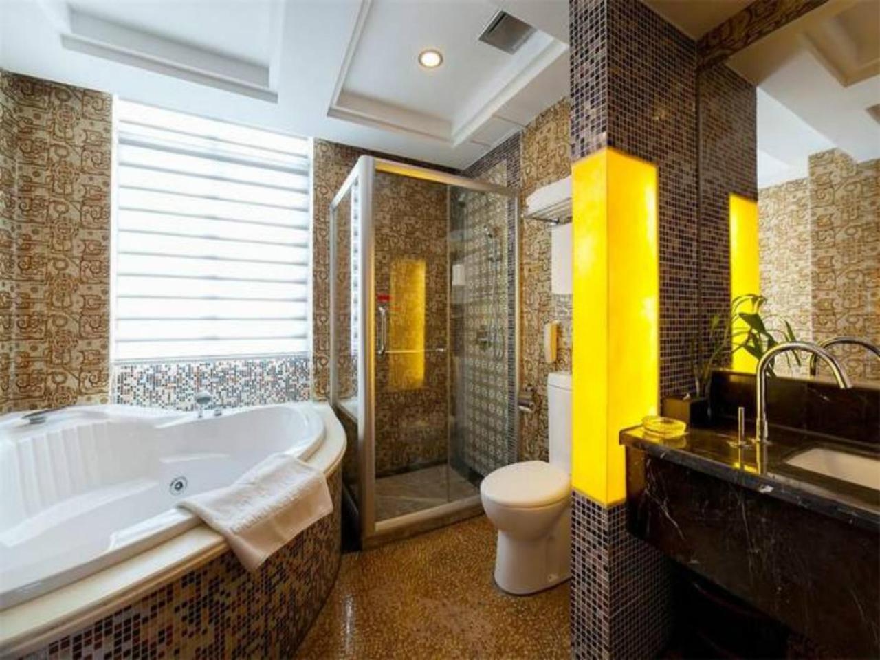 Grand Noble Hotel Цзіндечжень Екстер'єр фото